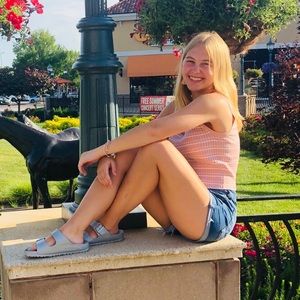 Meet your Posher, Julia